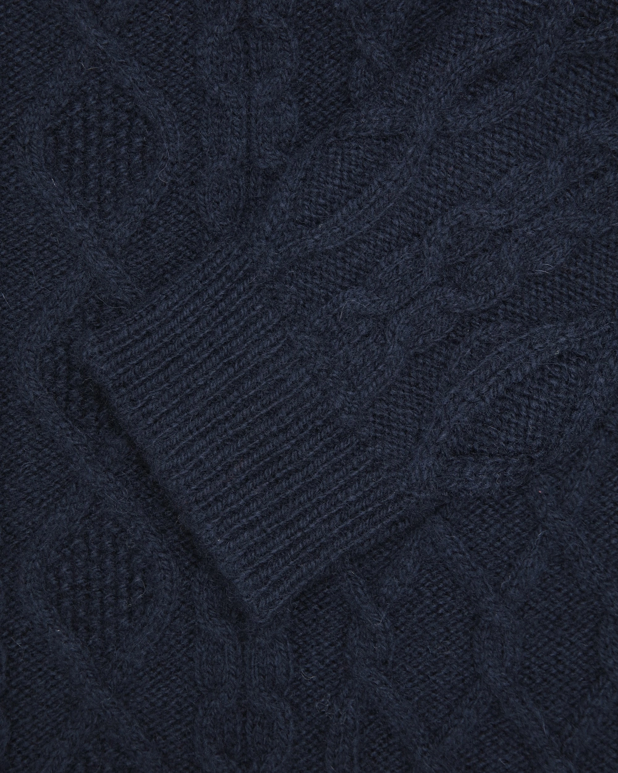 Made-in-Norway Navy Aran Knit Sweater Flexible Neck Opening Essential Warmth