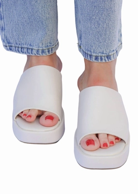 Women's Lourdes Wedges In Bone Urban Silhouette Hike Guard