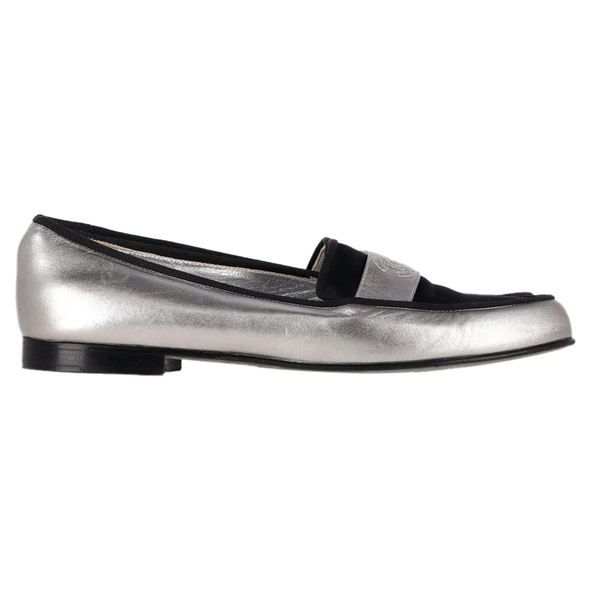 Sharp Detail Washable Chanel CC Loafers in Metallic Silver and Black Leather