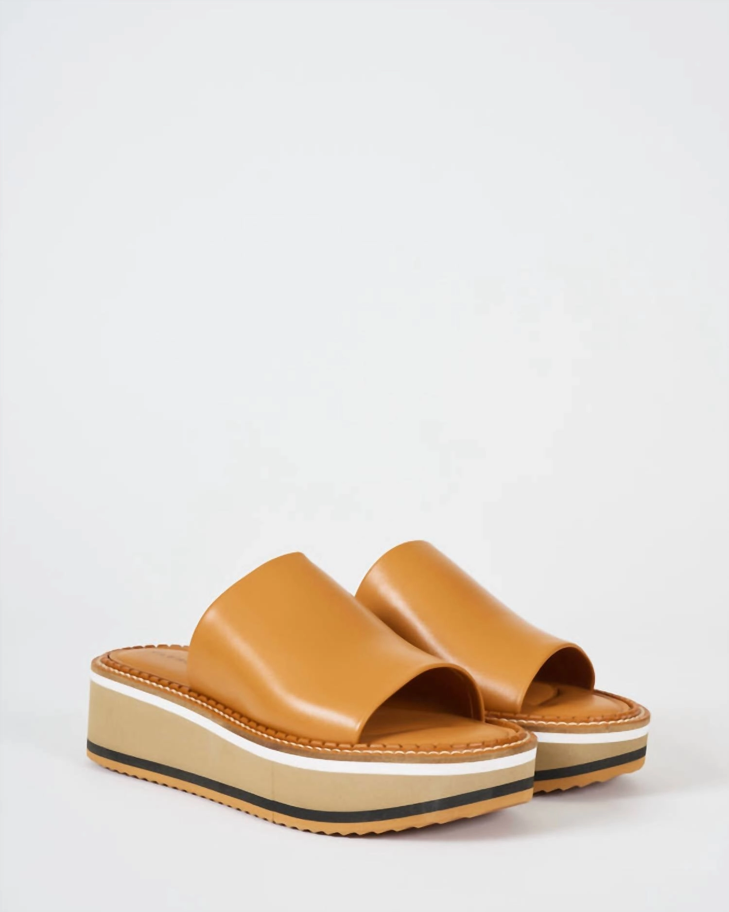 Travel Fit Shiny Sole Women's Fast2 Wedge In Long Nap