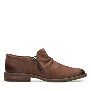 Clarks Camzin Pace in Beige Nubuck Simple Lines Breathable Casual Shoes