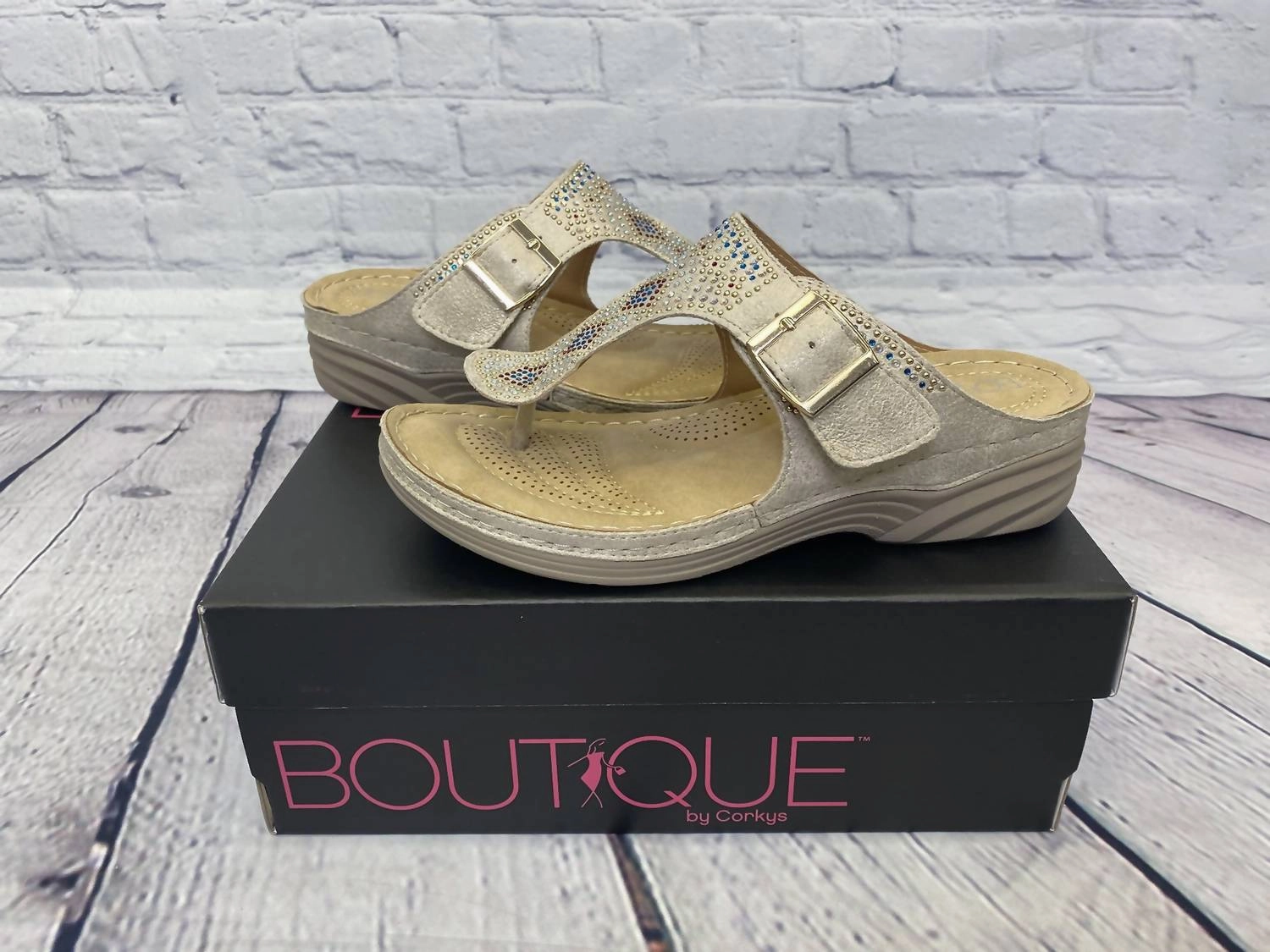 Women's Jett Set Sandal In Gold Curve Base