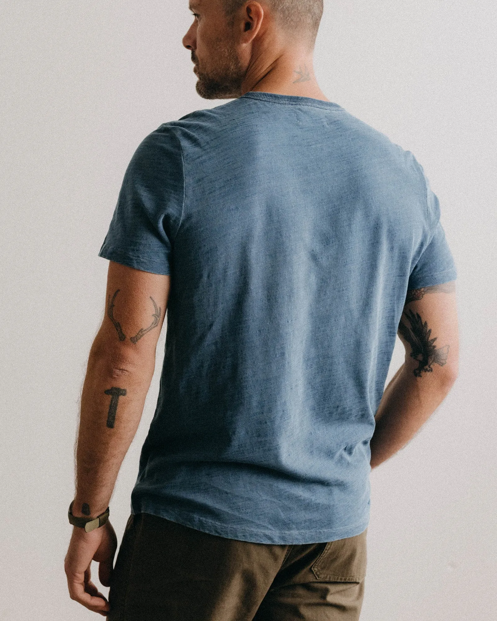 Pullover The Organic Cotton Tee in Washed Indigo
