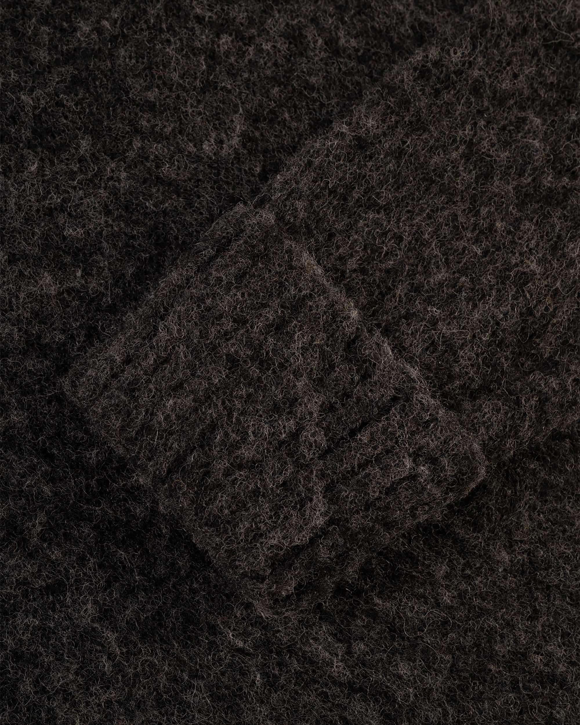 Made-in-Scotland Charcoal Shaggy Dog Sweater - Classic Fit Cashmere Blend Elegant Knit