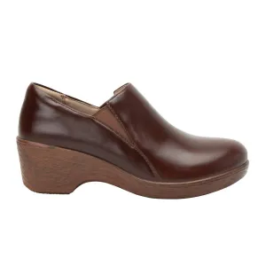 Women's Skylar Slip On Shoes In Mahogany Comfortable Outfit Outfit Lift