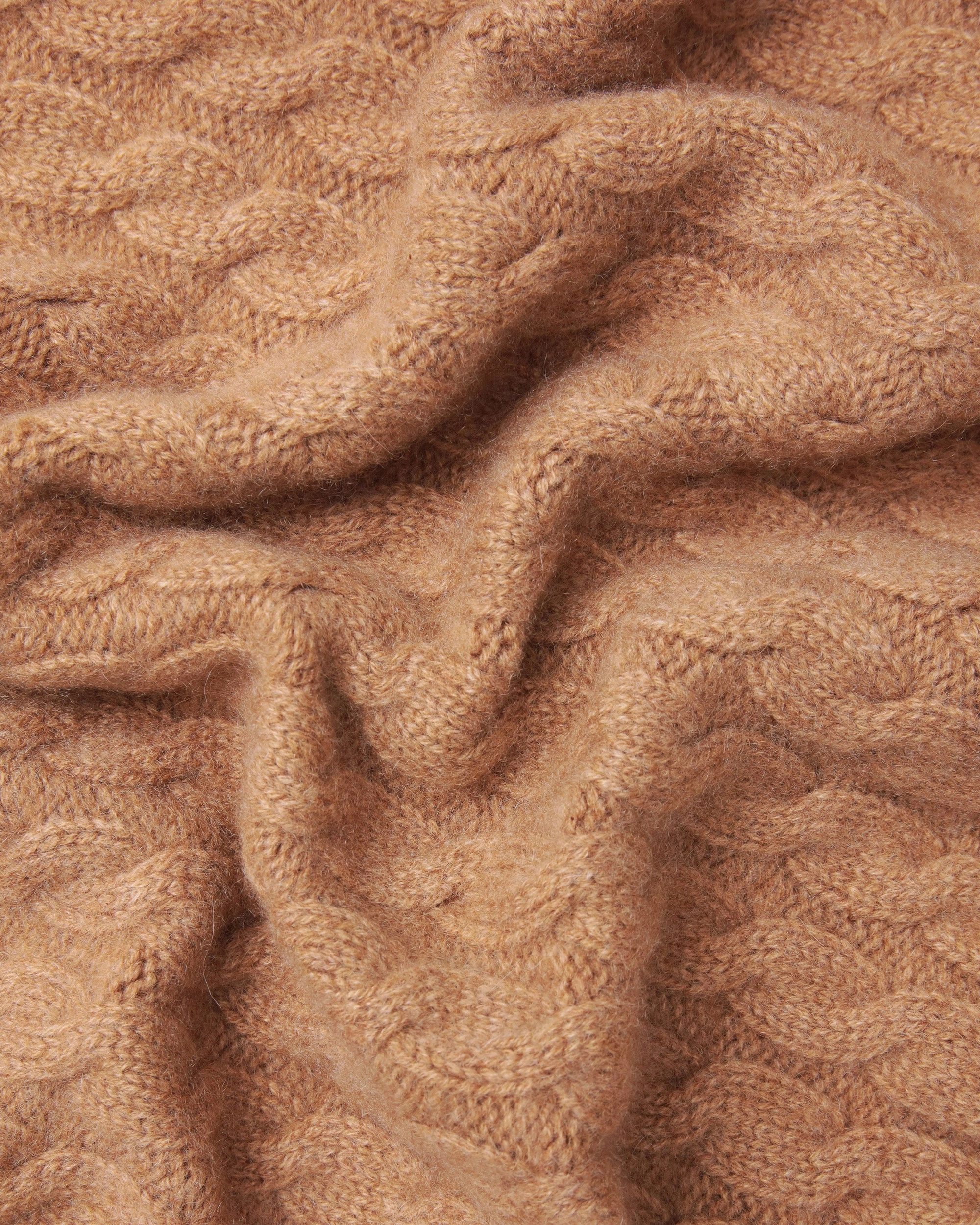 Anti Pilling Surface Comfortable Knitwear Made-in-Scotland Fawn Cable Knit Cashmere Sweater