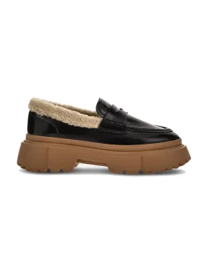 H629 Black Patent Leather Moccasins Casual Touch Wide Path Lane