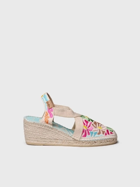 Women Montjoi Espadrille In Multicolored Travel Ease Contoured Vibe