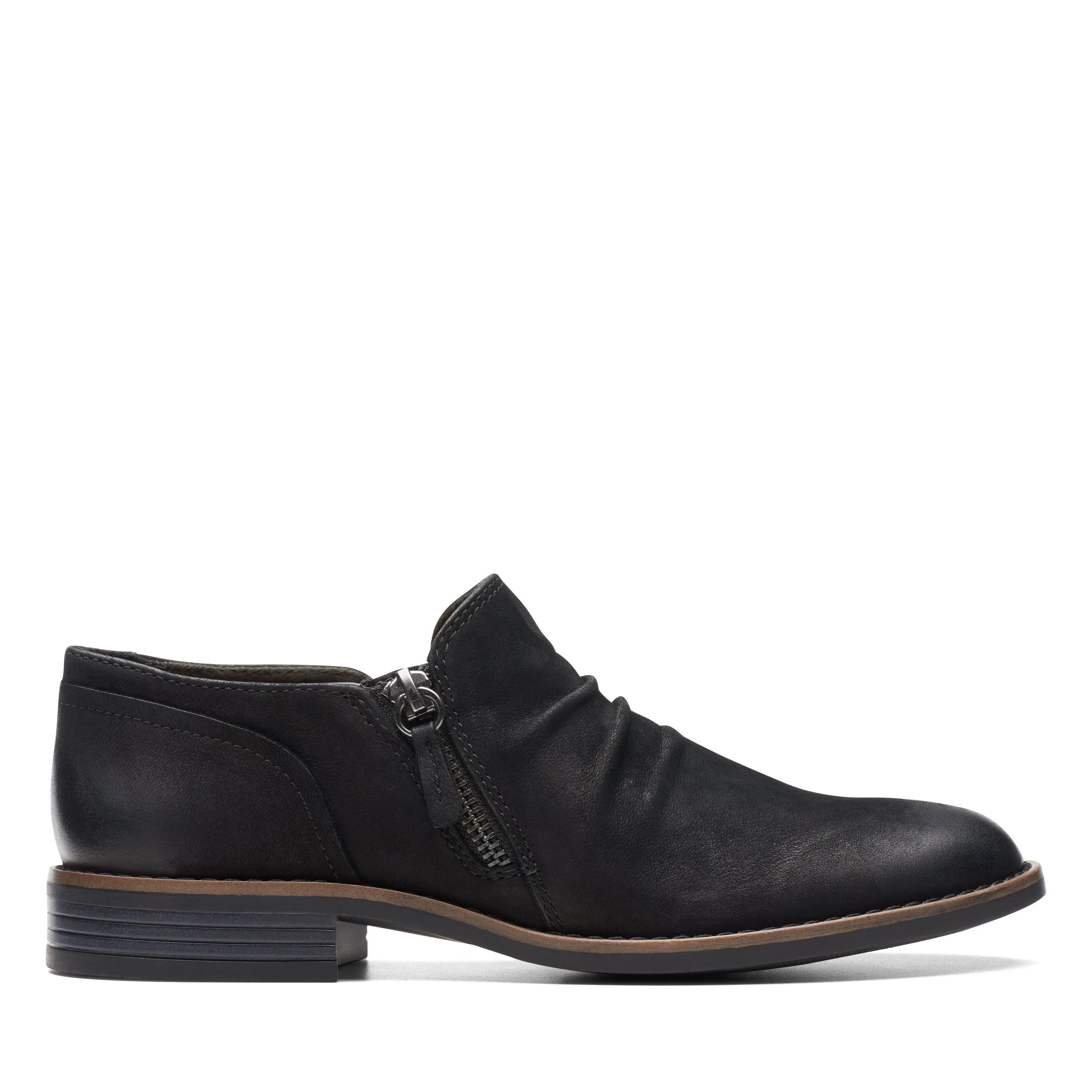 Non-Slip Footwear Clarks Camzin Pace in Black Nubuck