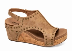Women's Carley Studs Sandals In Taupe Light Stride Sharp Edge