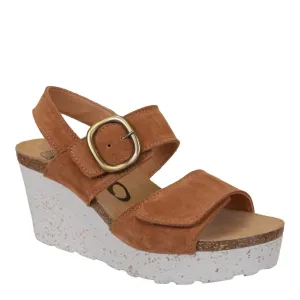 Soft Step Fast Walk Peasant Wedge Sandal In Camel