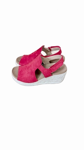Statement Movement Pose Wedge Red