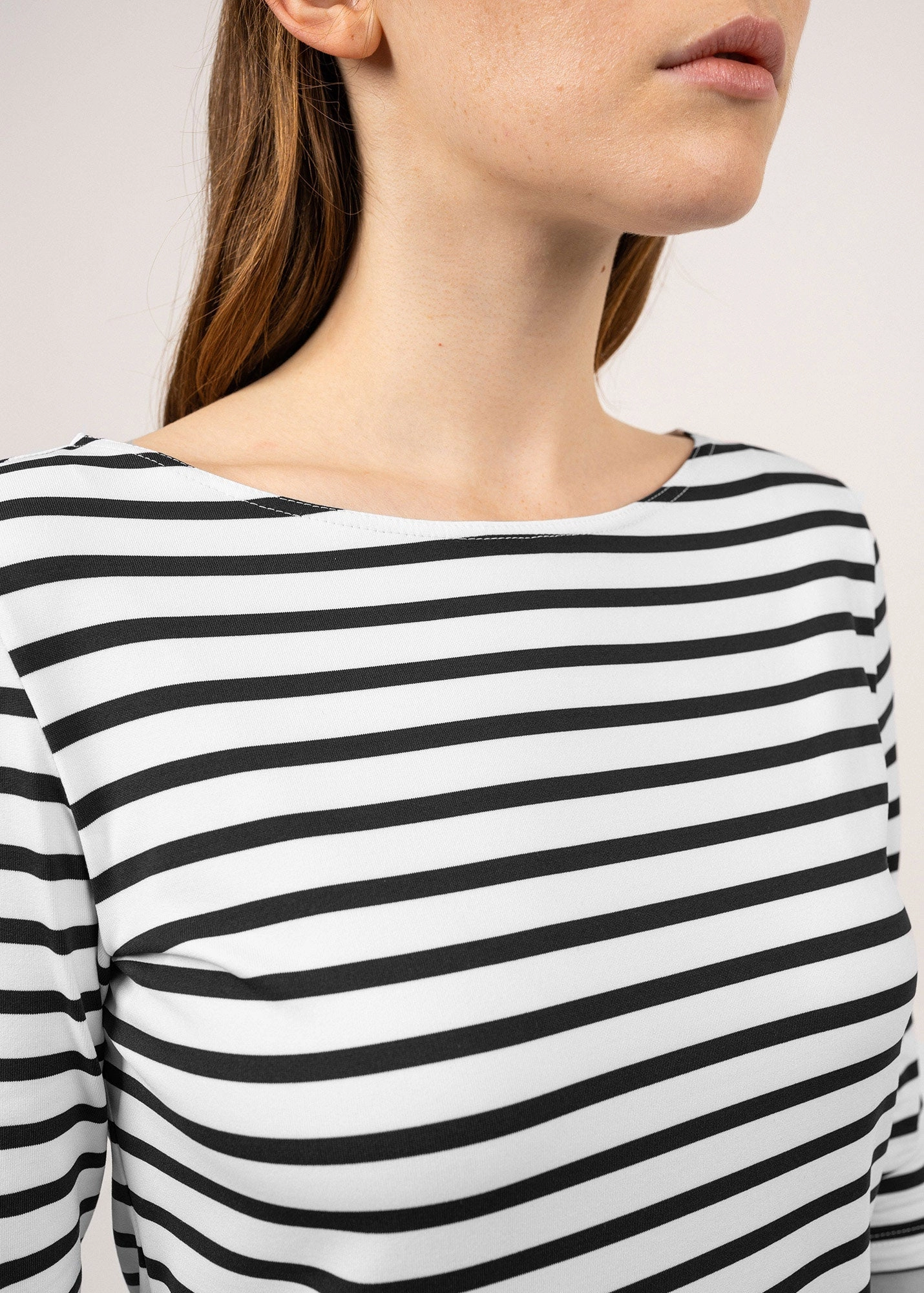 Thermal Regulating Sleek Detail PROPRIANO - Form-Fitting Nautical Stripe Dress | Anti-UV Stretch Fabric (WHITE / BLACK)