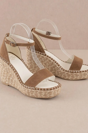 Smooth Upper On Foot Women's Madrid Wedge In Brown