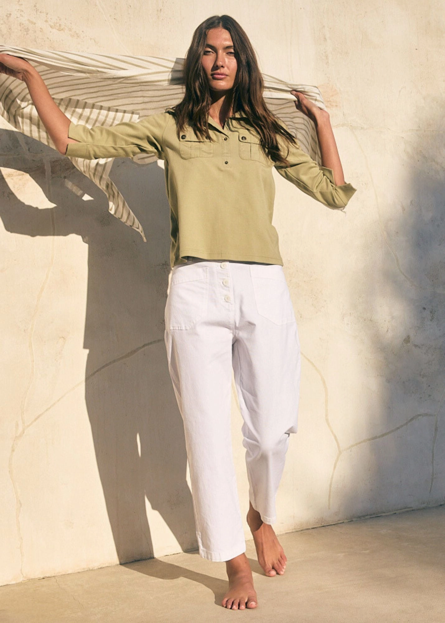 Monochrome Outfit Gentle Comfort SALOME - High-Waisted Mom-Fit Pants (WHITE)