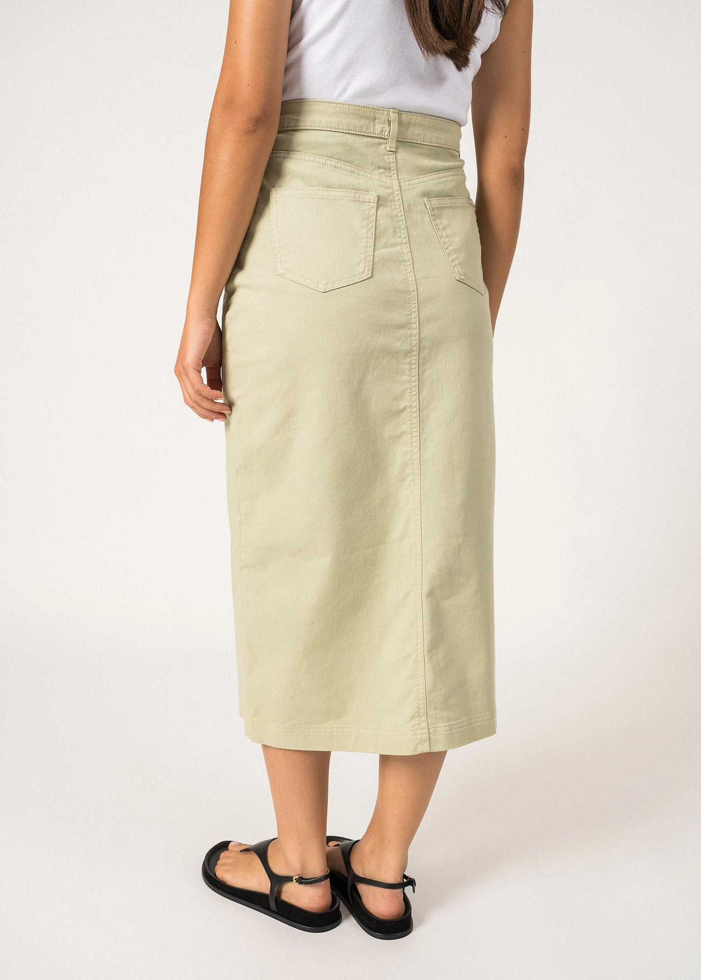 Visual Outfit Airy Comfort JULIA - High Waist Midi-Length Skirt with Front Slit (SOFT ALMOND)