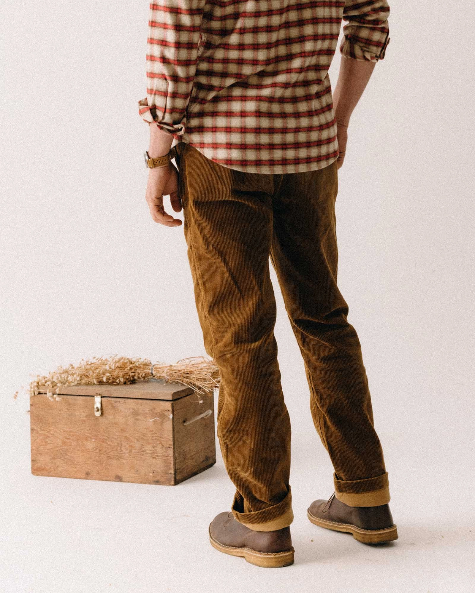 Universal Fit System WrinkleFreeFabric The Carnegie Pant in Bourbon Corduroy