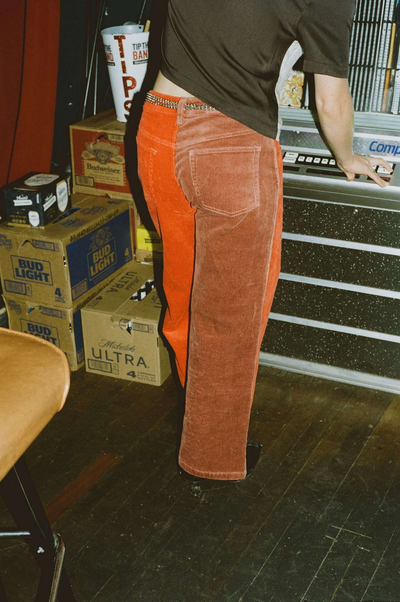 Minimal Bulk Tagless Labeling Margo Cropped 5-Pocket Pant - Cowhide/Mars Red Cord