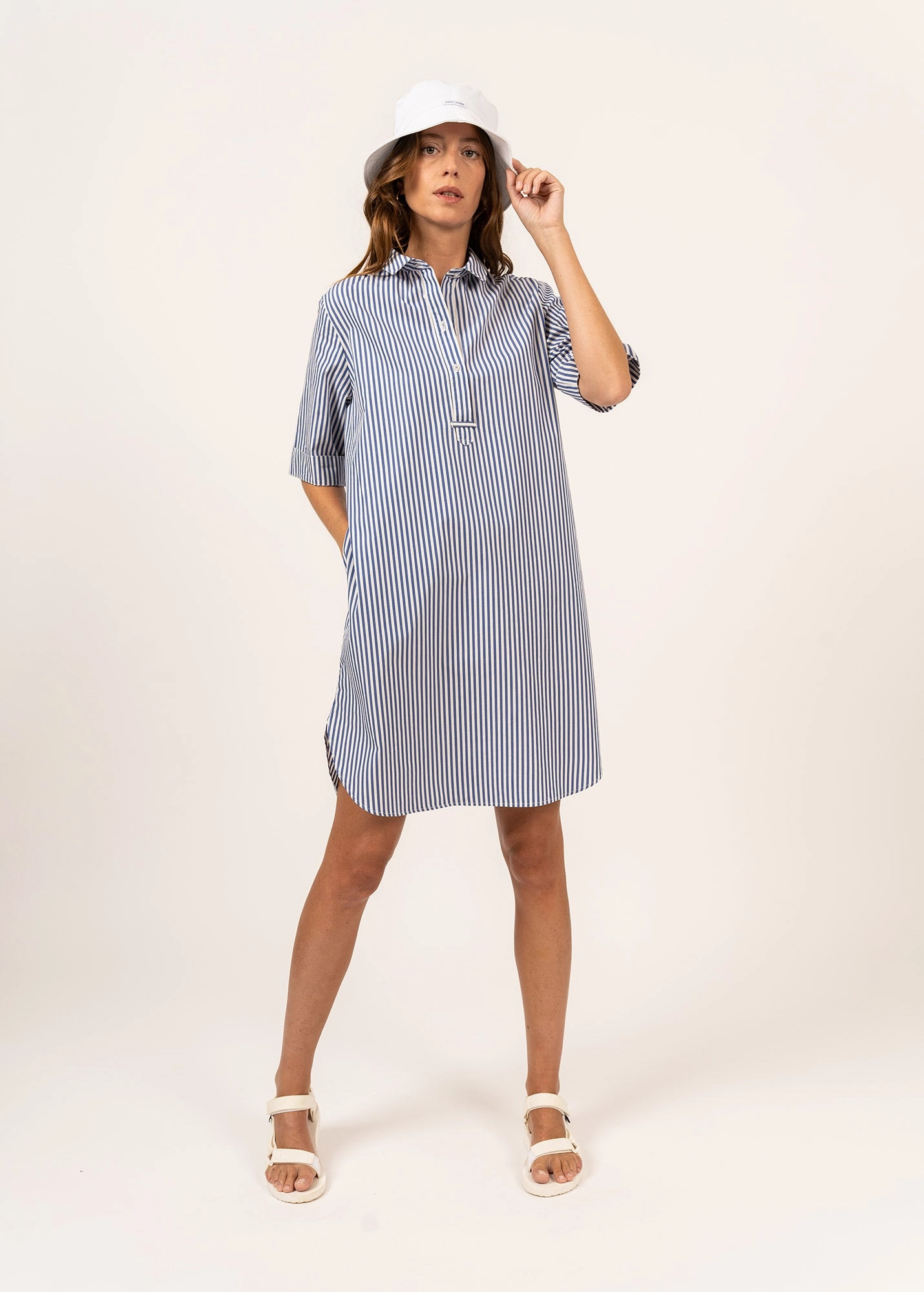 LEONIE - Pinstriped Shirt Dress in Organic Cotton (WHITE / BLUE) Elegant Feel Flexible Motion