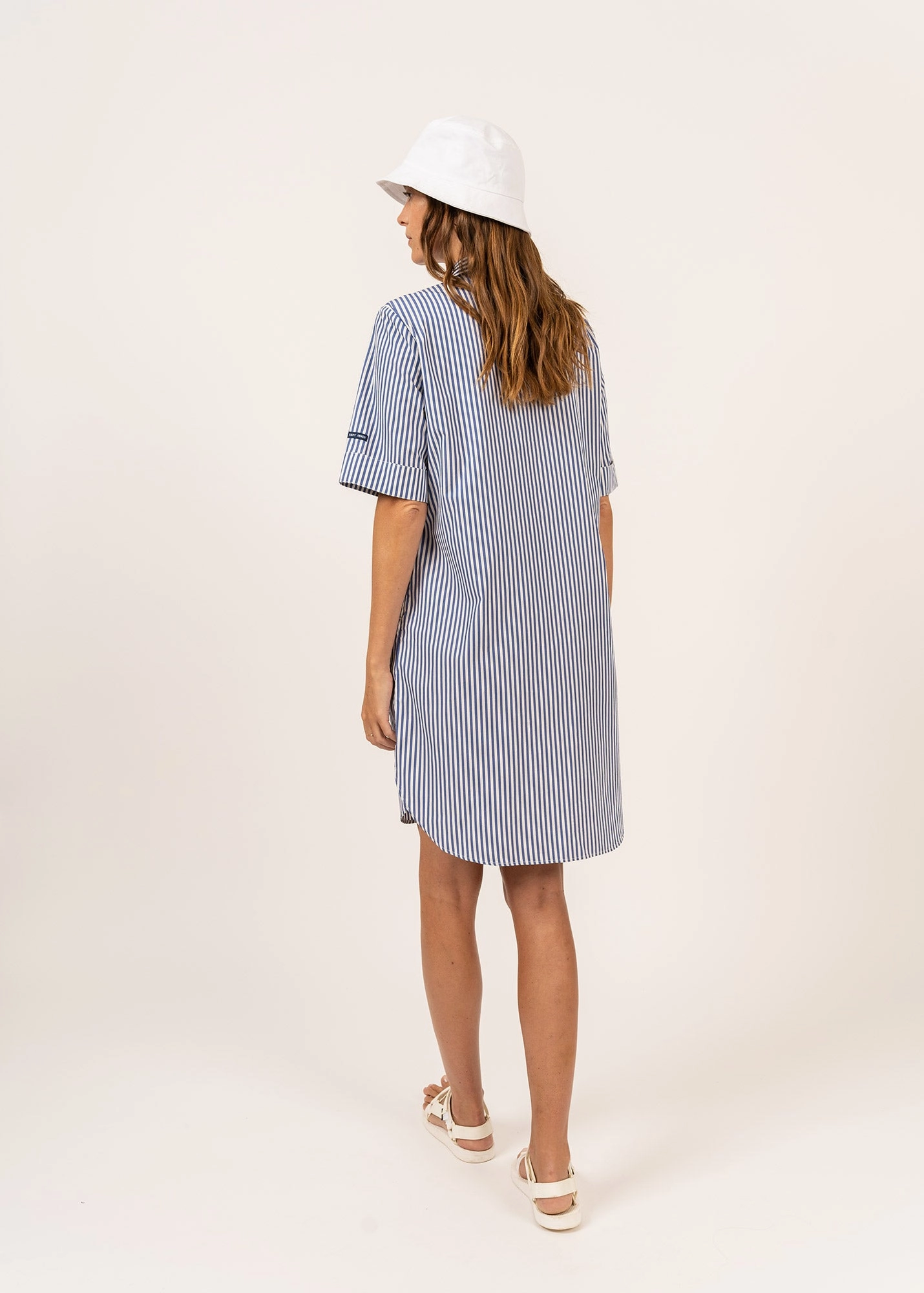 Flexible Motion LEONIE - Pinstriped Shirt Dress in Organic Cotton (WHITE / BLUE)