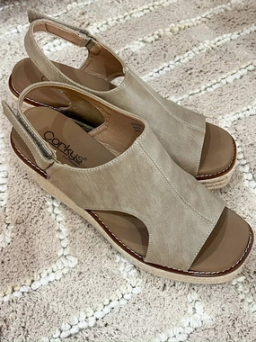 Yoga Step Flex Soft Women's Freddie Wedge Sandal In Gold Washed
