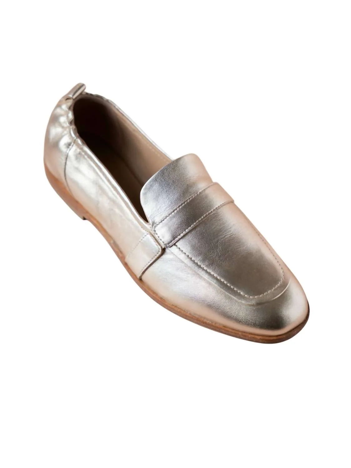 Calm Step Stylish Design Cedar Loafers In White Gold