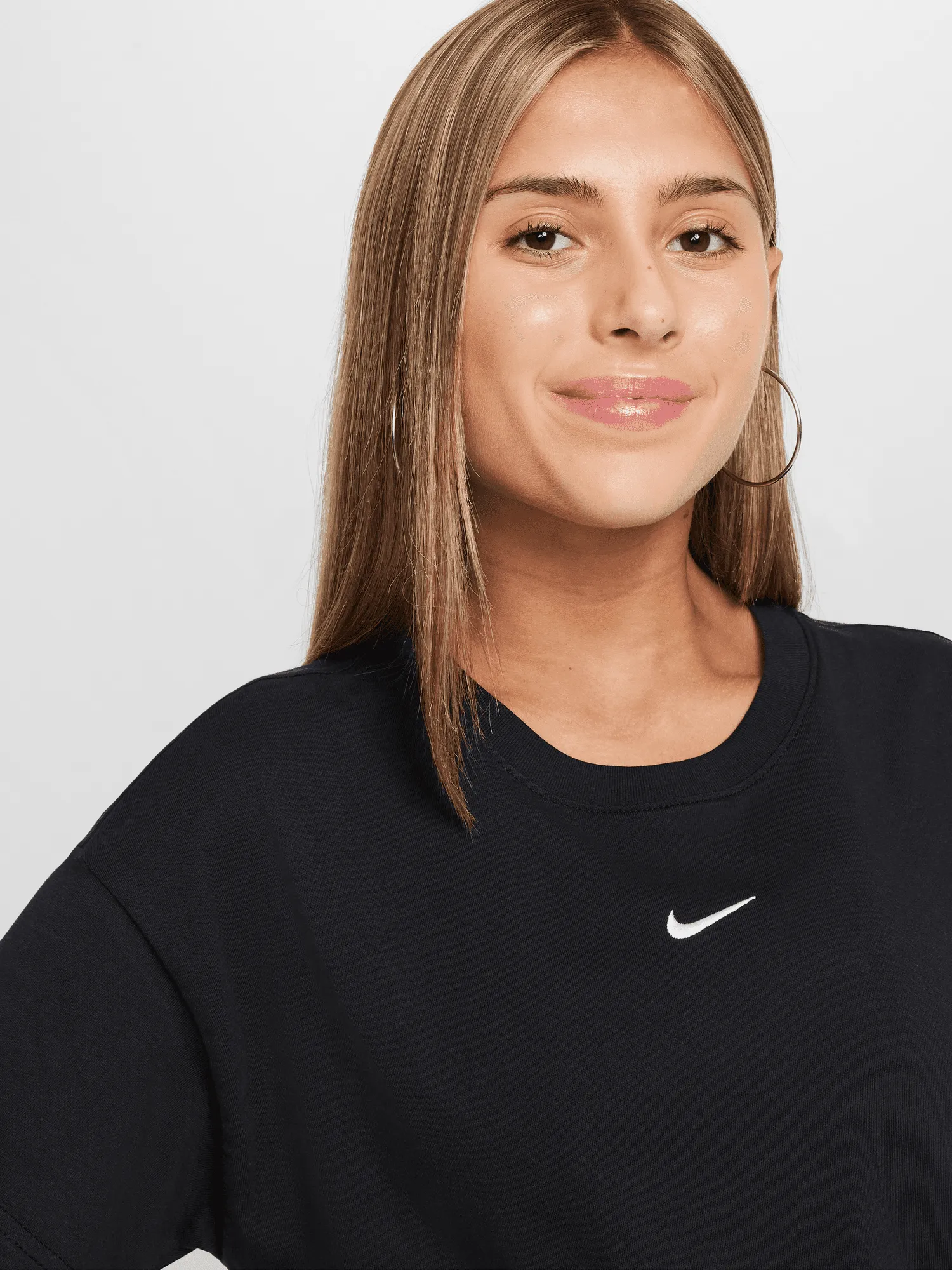 Easy Fit Sportswear Essential T-Shirt Youth