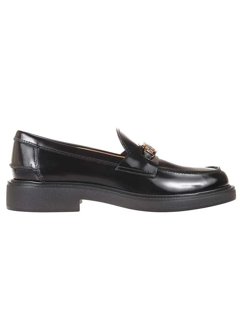 Durable Leather Shoes Polished Leather Loafers With Decorative Emblem