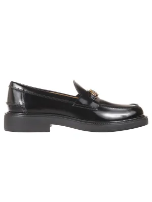 Durable Leather Shoes Polished Leather Loafers With Decorative Emblem