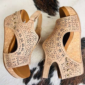 Tall Outline Smooth ride Women's Afternoon In Venice Wedges In Beige