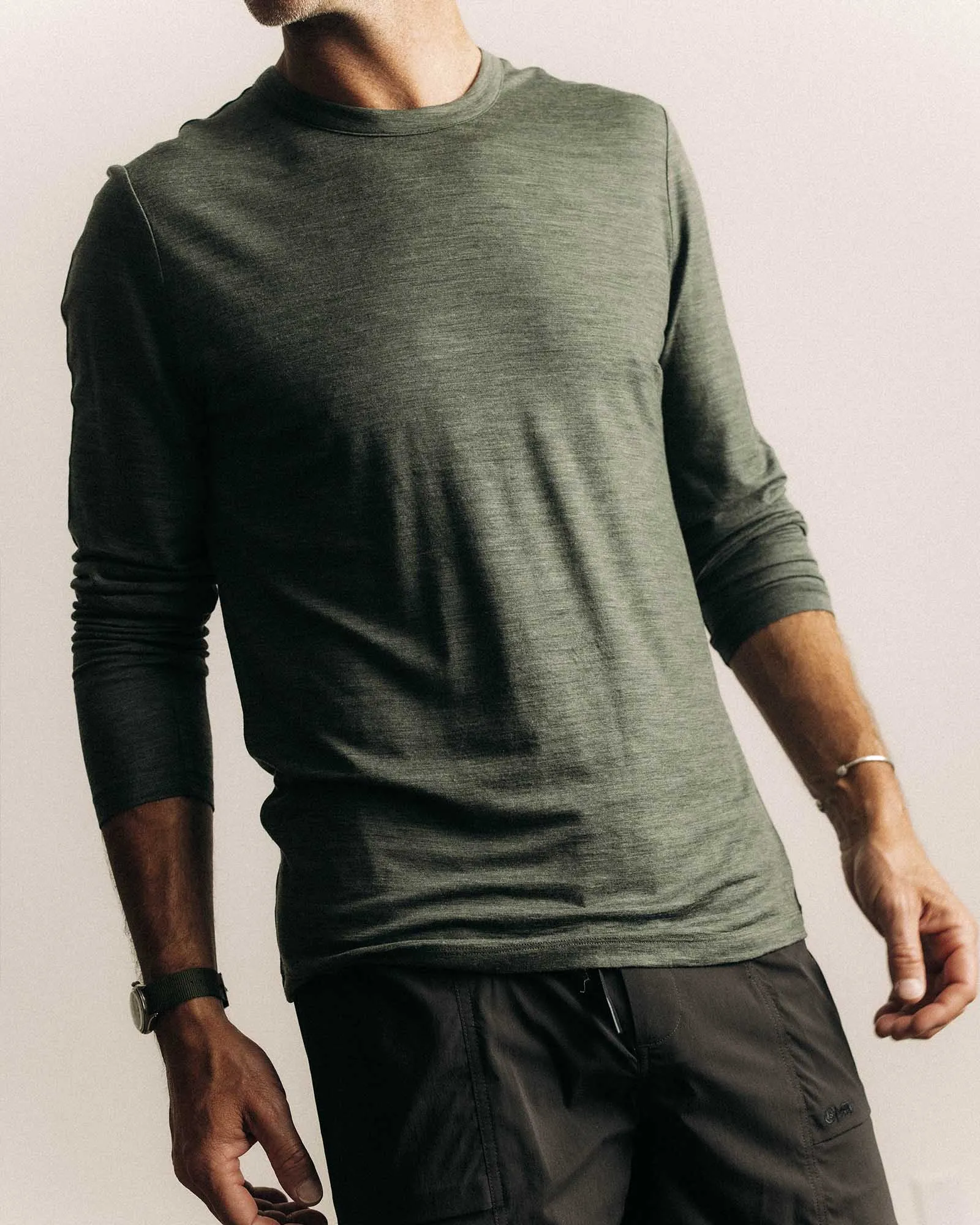 Timeless Layering The Merino Long Sleeve Tee in Heather Army