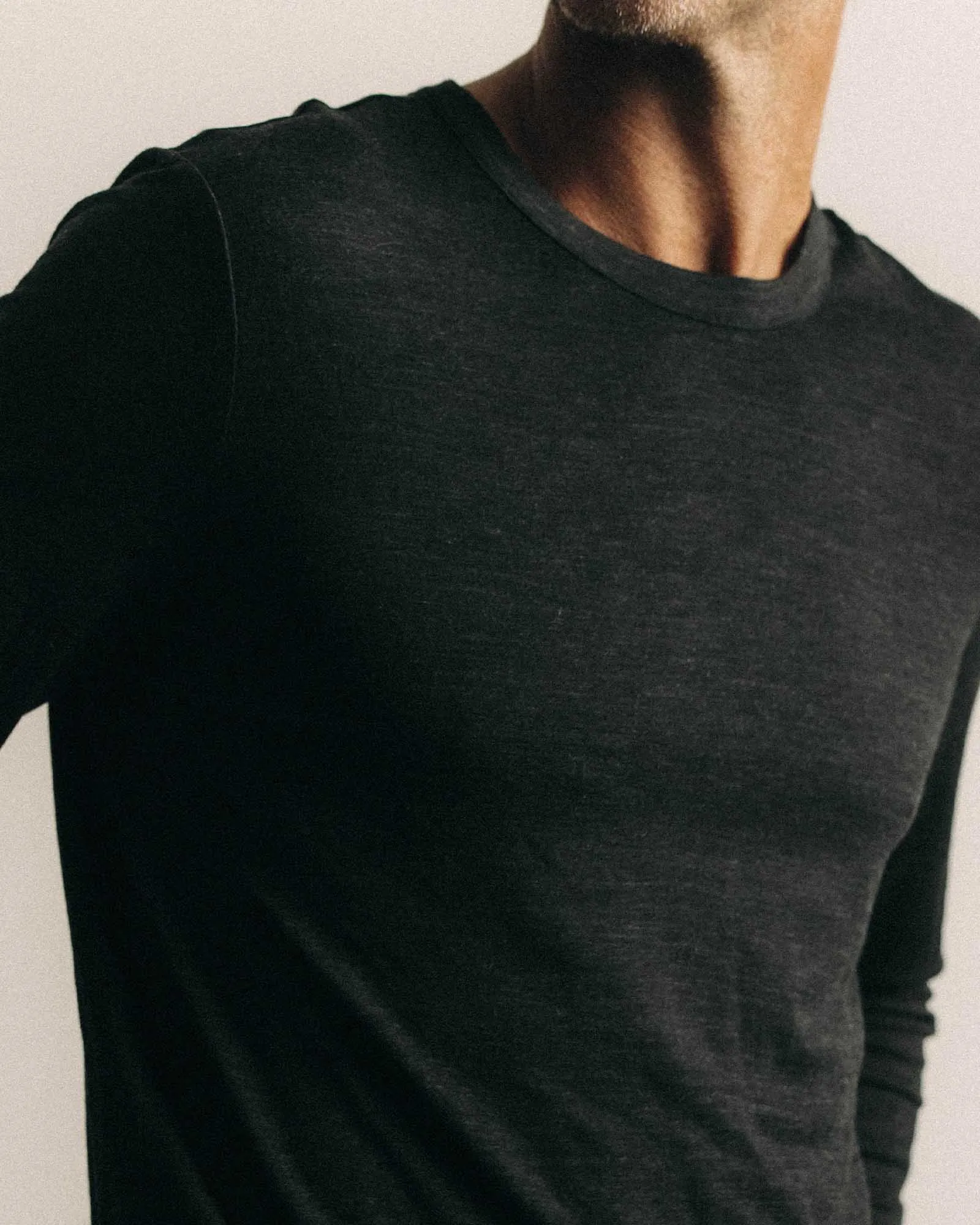 Minimal Look The Merino Long Sleeve Tee in Heather Black