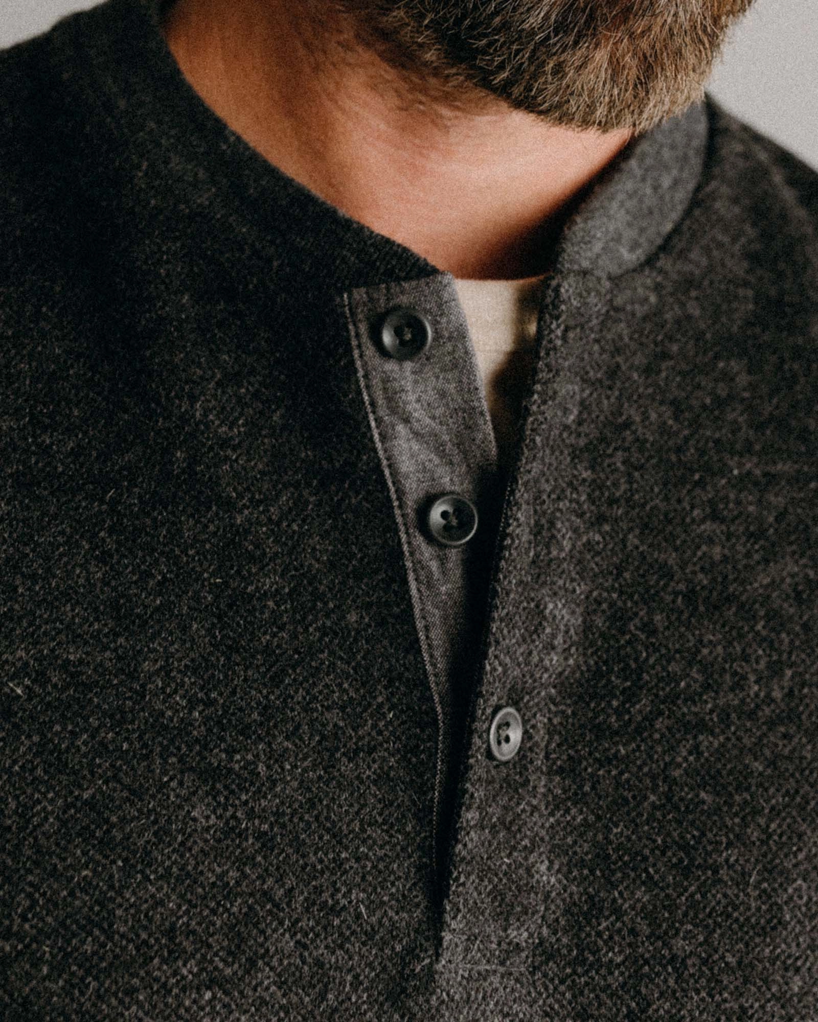 Soft Texture Non Static Finish The Evans Henley in Charcoal Birdseye Wool
