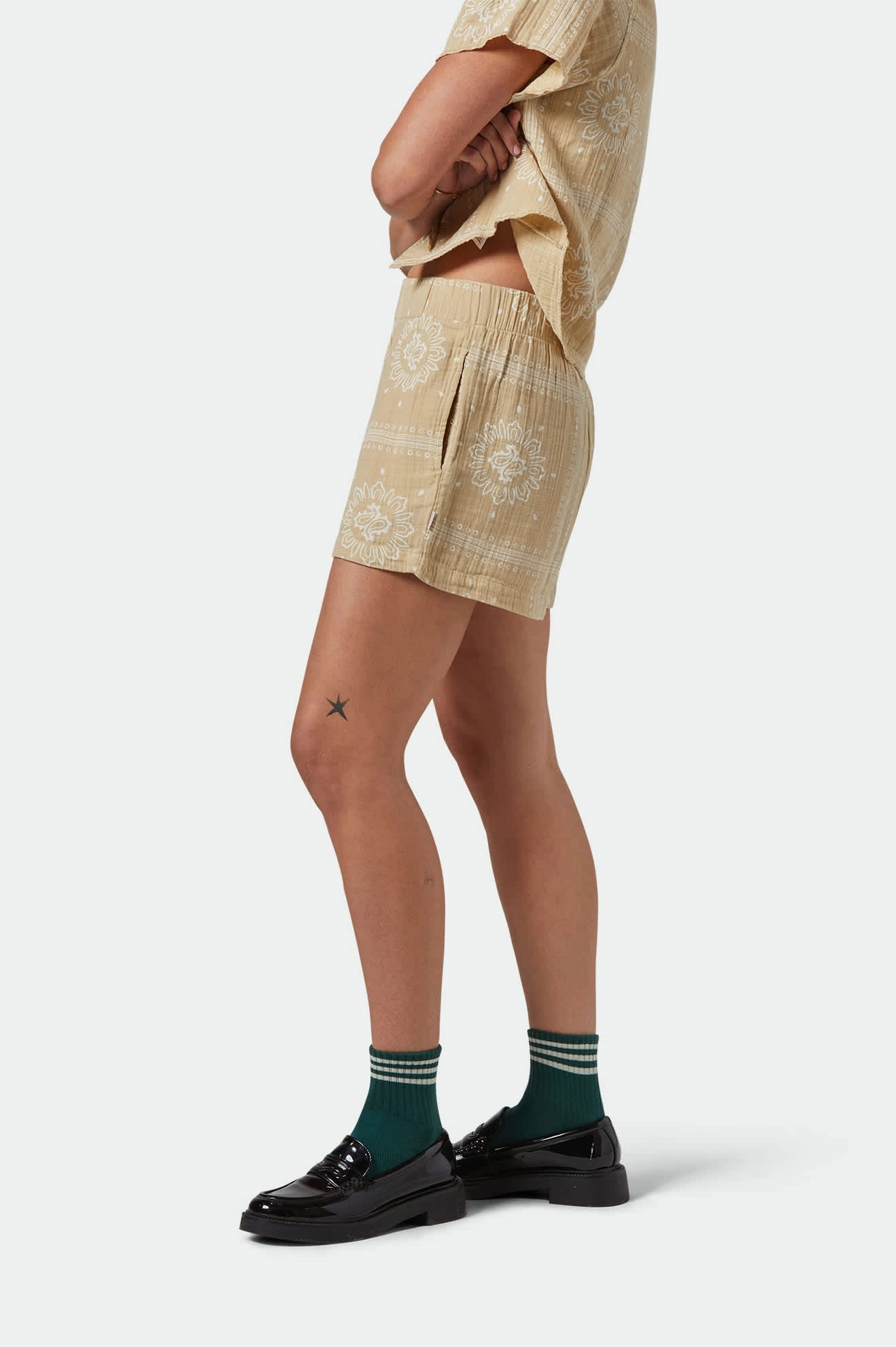Wandering Short - Pale Khaki Bandana Multi Pocket Design Sport Ready Fit