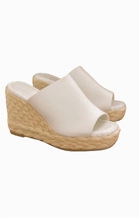 Women's Complete Perfection Slip On Wedges In White Height Edge Relaxed Zone