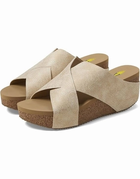 All Weather Fit Shiny Finish Women's Firefly Criss Cross Sandals In Gold