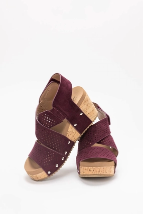 Women's Guilty Pleasure Wedge Sandal In Wine Edge Base Anti Fall