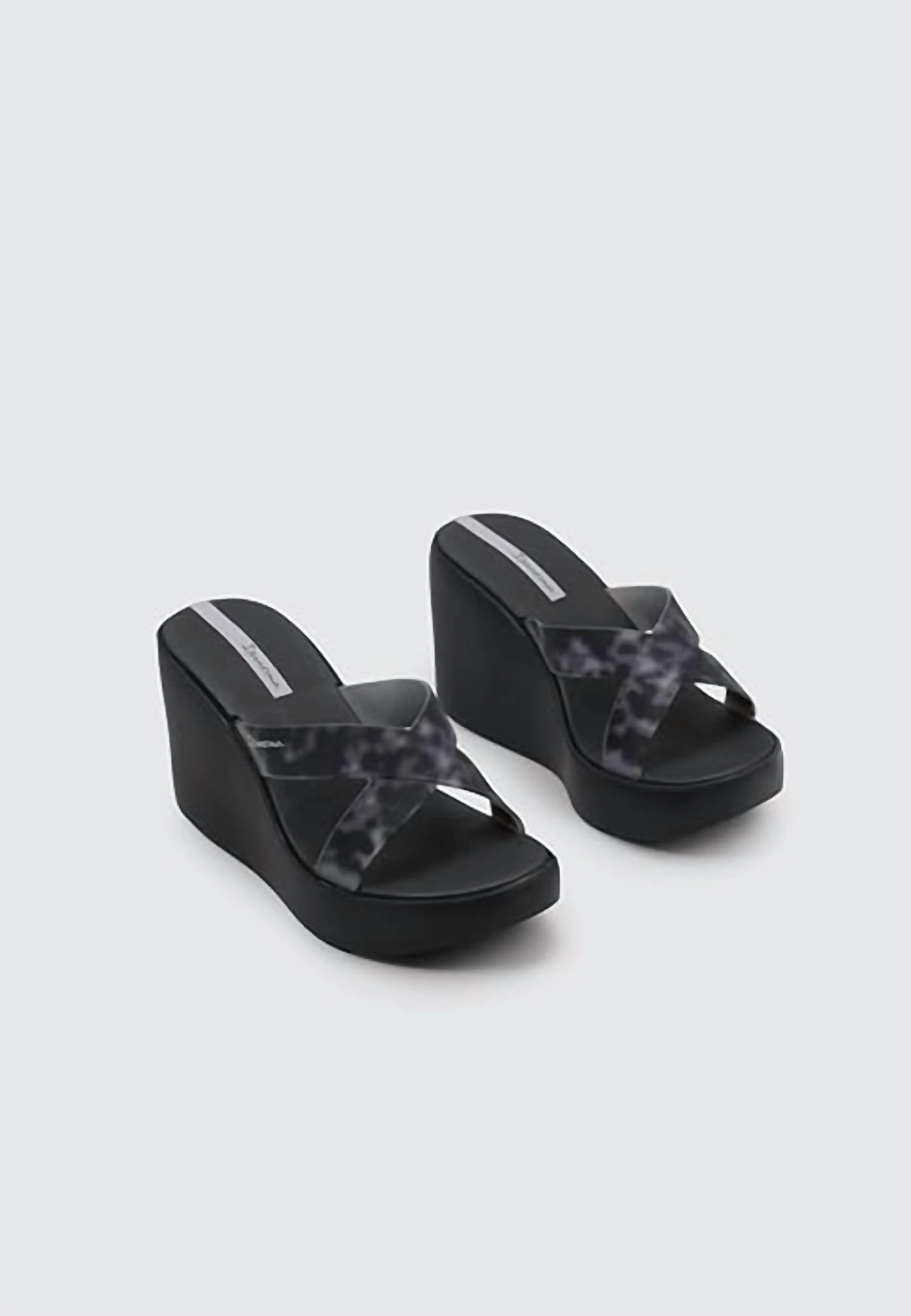 Contoured Path Trendy Statement Women's Lofty Leopard Wedge Sandal In Black/grey