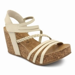 Women's Mandy-B Wedge Sandal In Whitesand Dynamic Lift City Ready
