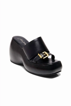 Women's Mila Wedge Sandal In Black Taller Build Free Walk