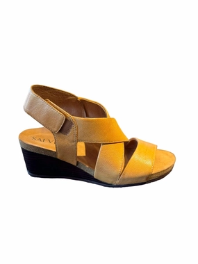 Earth Sole Gloss Base Women's Robyn Wedge Sandal In Butterscotch