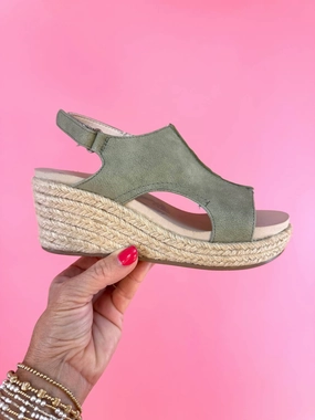 Women's Sawyer Sandals In Green Bold Silhouette Pace Comfort