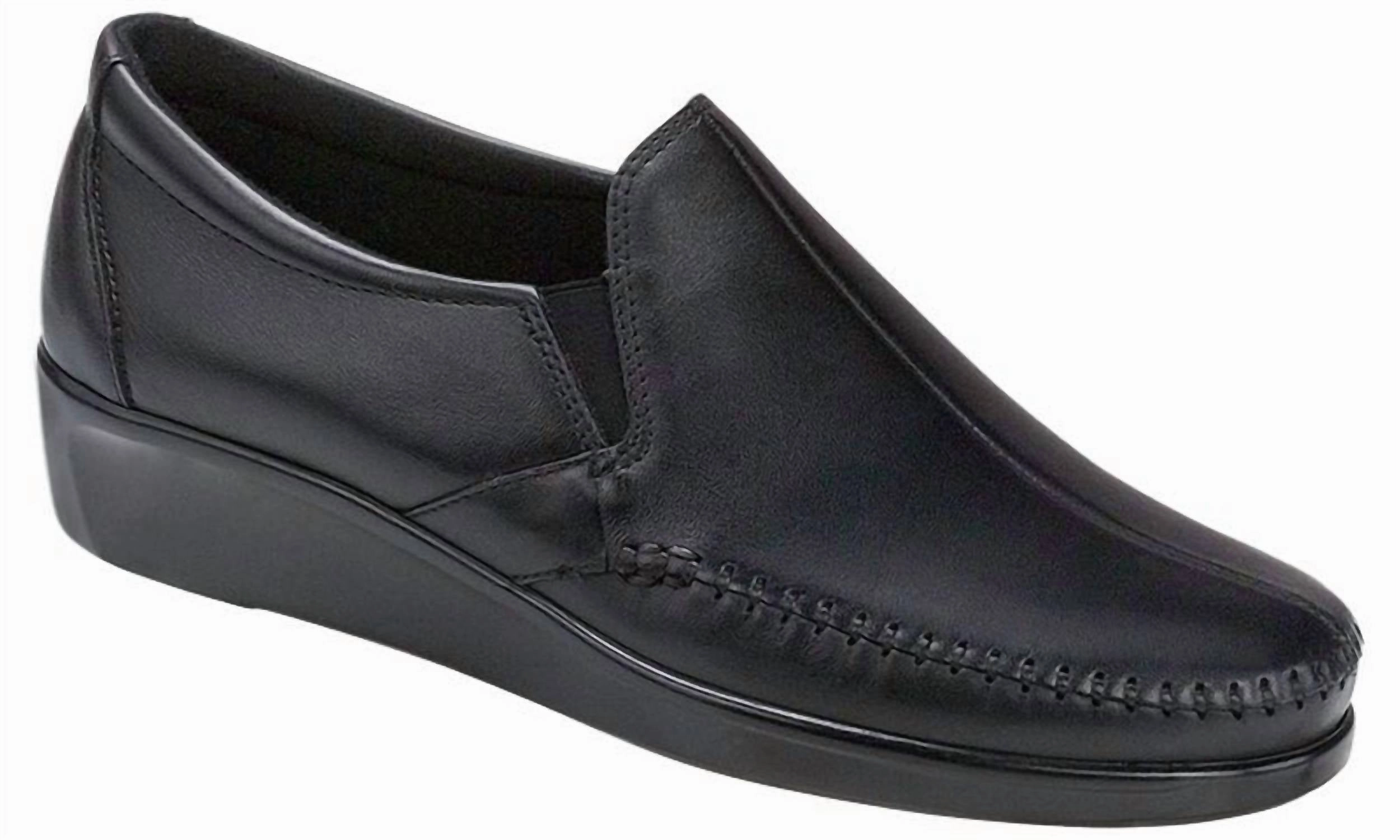 Women's Slip On Loafer - Medium In Black Round Edge