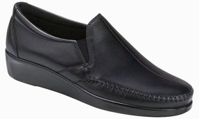 Women's Slip On Loafer - Medium In Black Round Edge