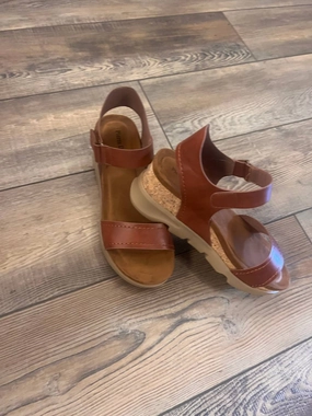 Understated Height Women's Wanda Sandal In Whiskey Brown