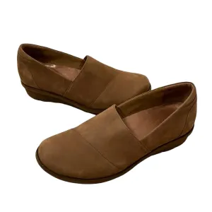 Modern Fit Women's Julia Nubuck Loafer In Walnut